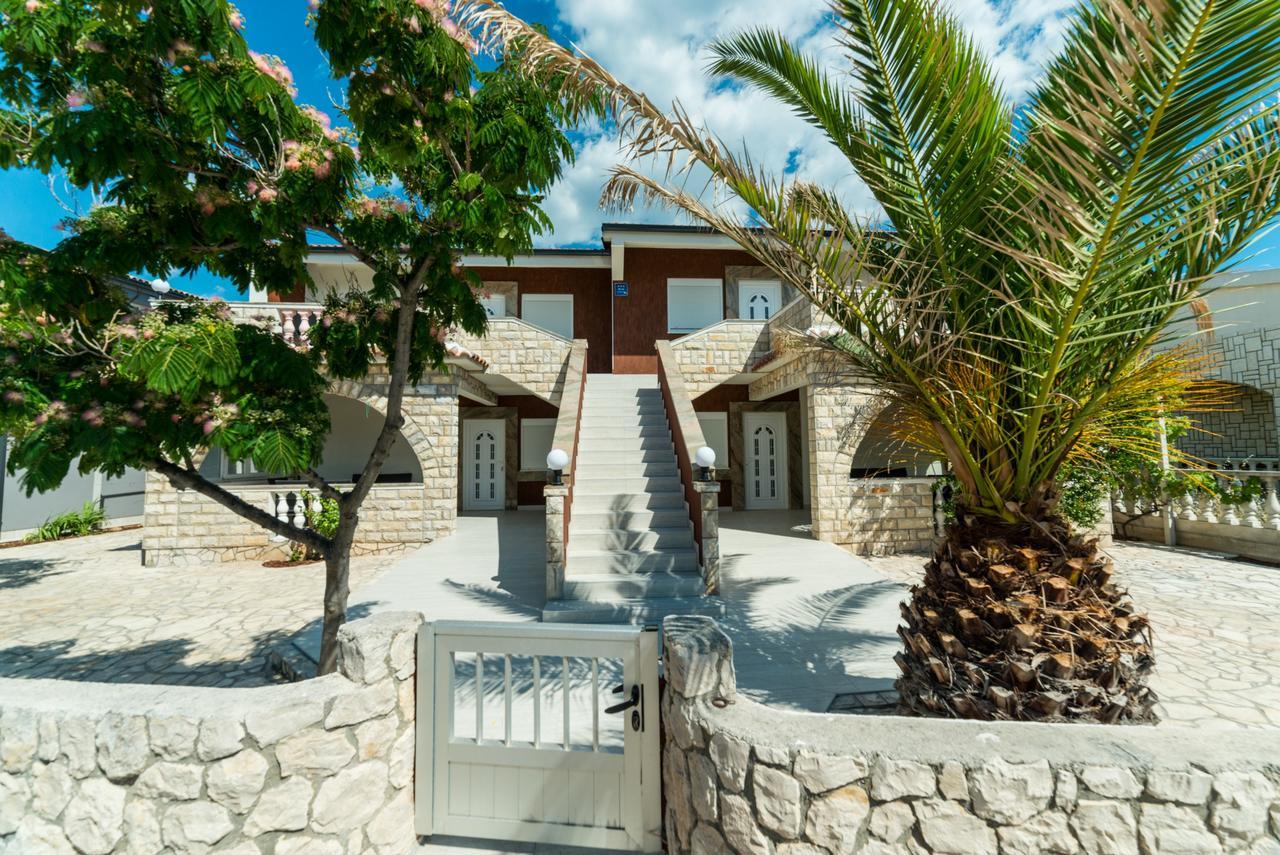Apartments Lucica Vir Exterior photo